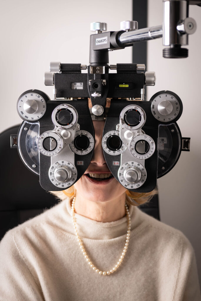 Optique spécifique permettant l'ajustement de la vision